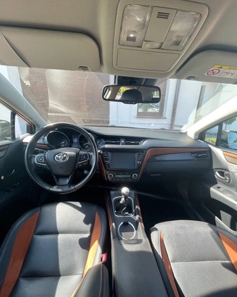 Toyota Avensis cena 45500 przebieg: 182100, rok produkcji 2015 z Środa Śląska małe 137